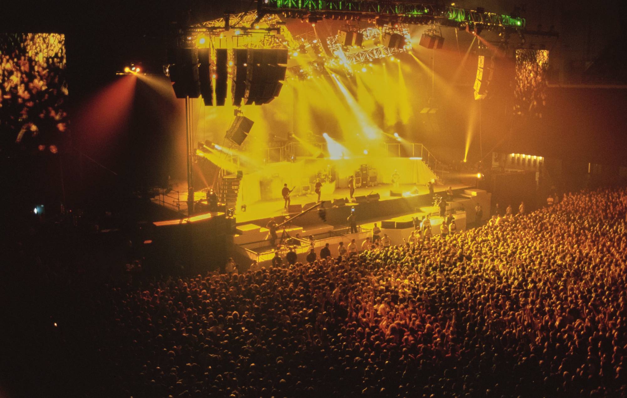 View of the audience as British band Oasis performs on stage, circa 1980. (Photo by Mick Hutson/Redferns/Getty Images)